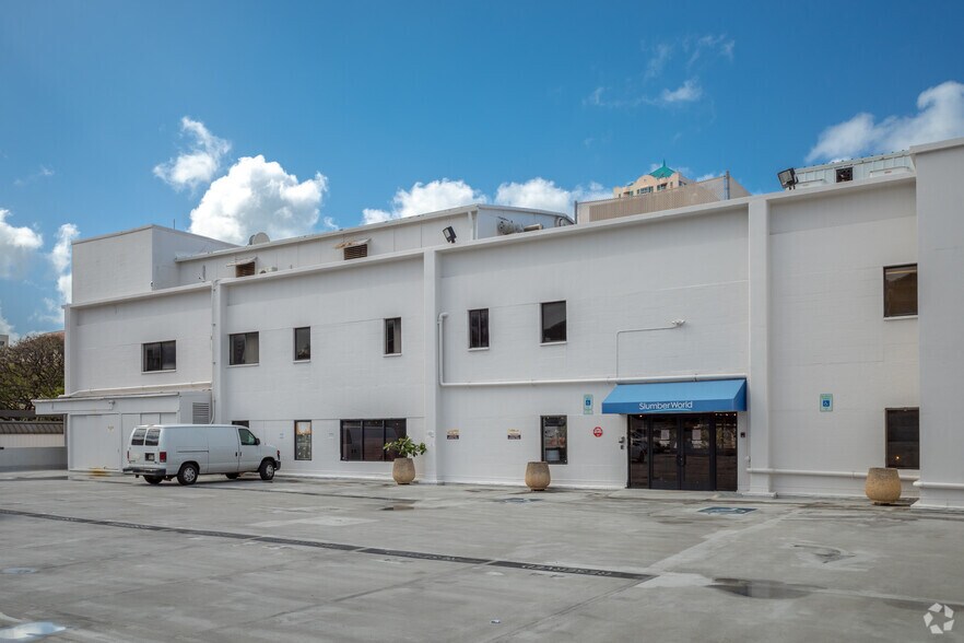 702 S Beretania St, Honolulu, HI à louer - Photo du bâtiment - Image 3 de 8