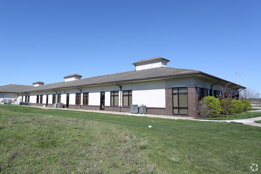 19101 E Valley View Pky, Independence, MO for lease - Building Photo - Image 2 of 2