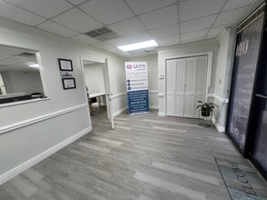 311-345 E Robertson St, Brandon, FL à louer Photo intérieure- Image 2 de 13