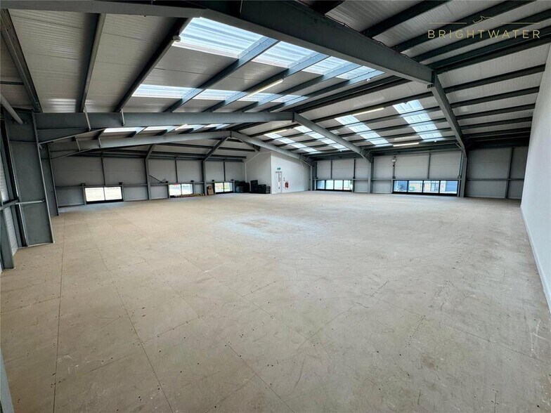 Oak Field Rd, Three Legged Cross à louer - Photo du bâtiment - Image 3 de 5