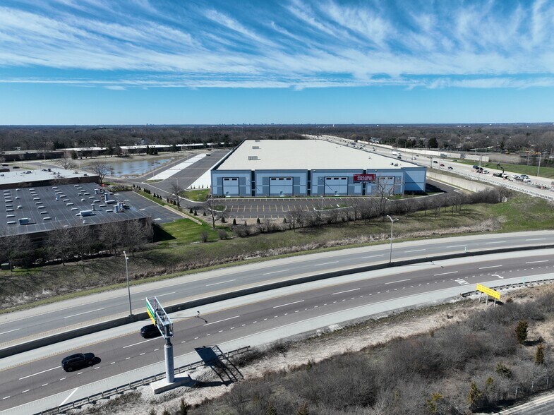 4000 Commercial Ave, Northbrook, IL à louer - Photo du bâtiment - Image 2 de 6