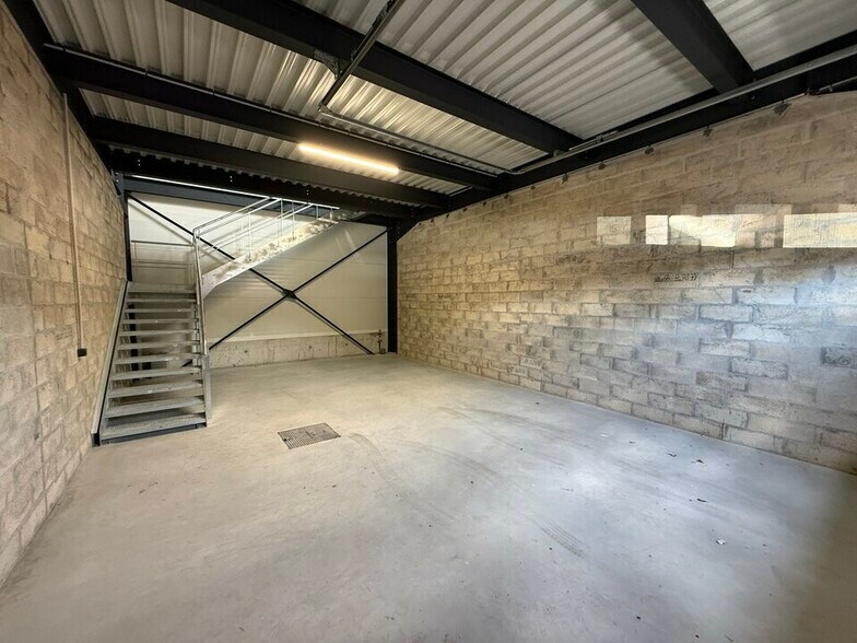 Flex in Épinay-sur-Seine for lease - Interior Photo - Image 2 of 7