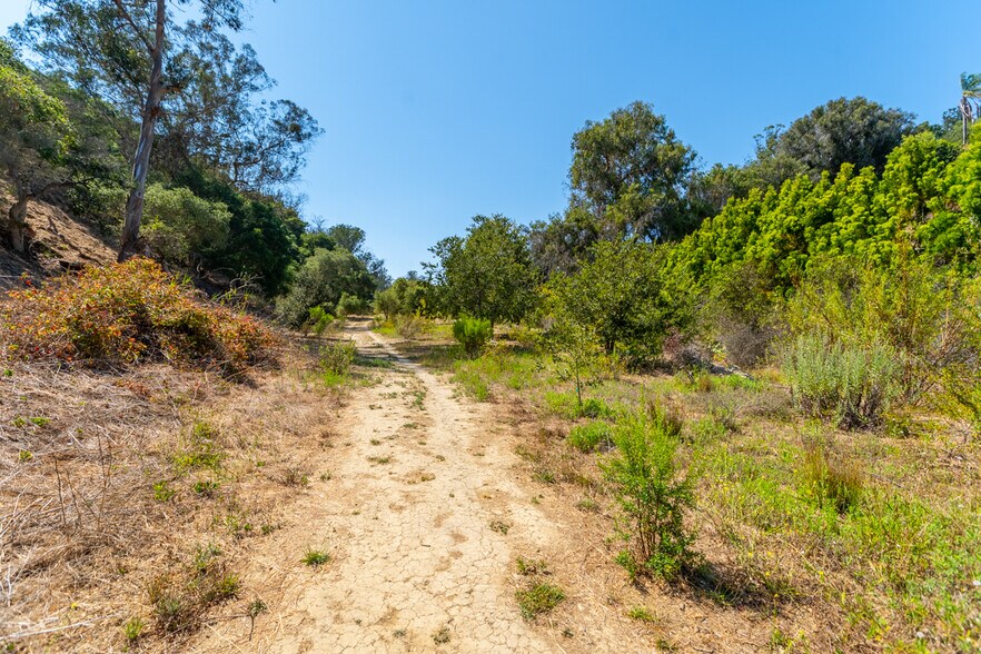 543 Arroyo Ave, Santa Barbara, CA à vendre - Photo du bâtiment - Image 3 de 27