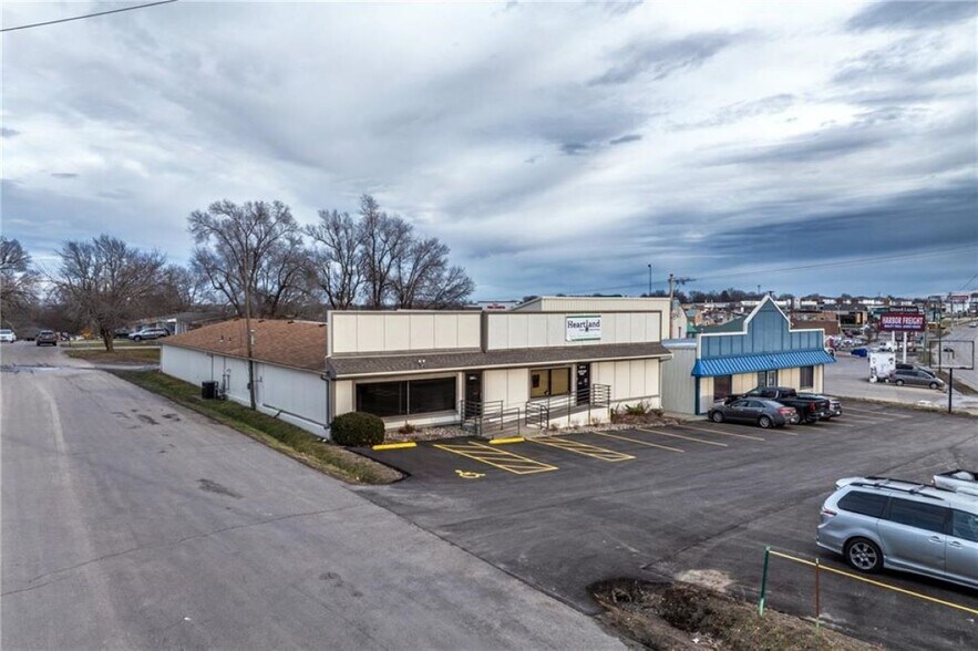 2327 N Belt Hwy, Saint Joseph, MO à louer - Photo du bâtiment - Image 2 de 40