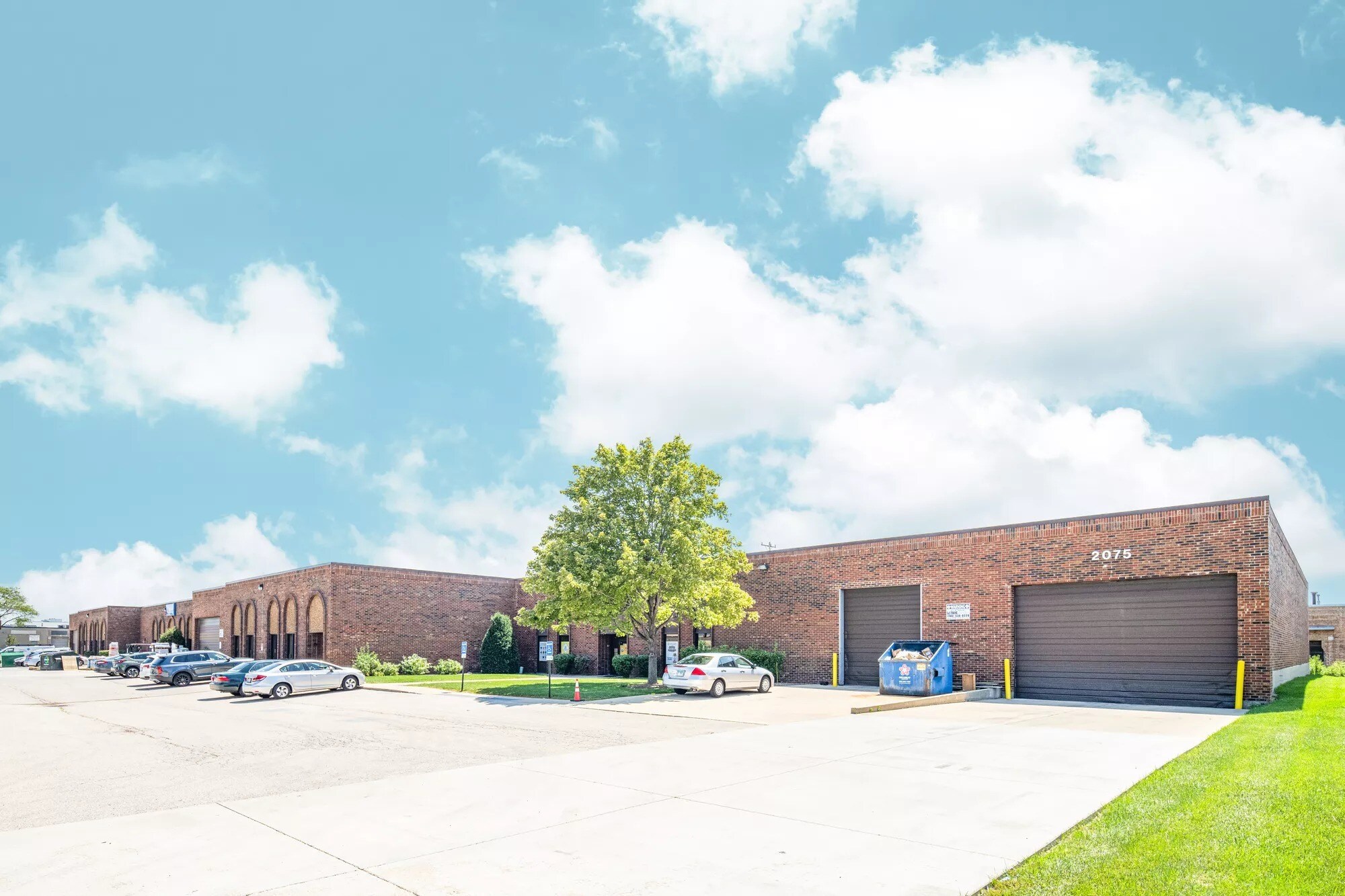 2075-2185 Estes Ave, Elk Grove Village, IL à louer Photo du bâtiment- Image 1 de 7