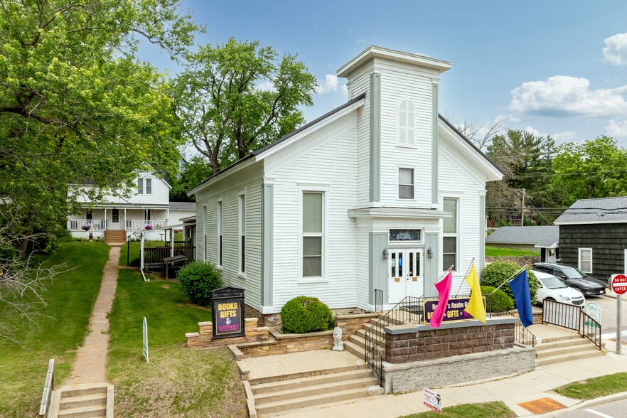 147 E Montello St, Montello, WI for sale - Building Photo - Image 1 of 39