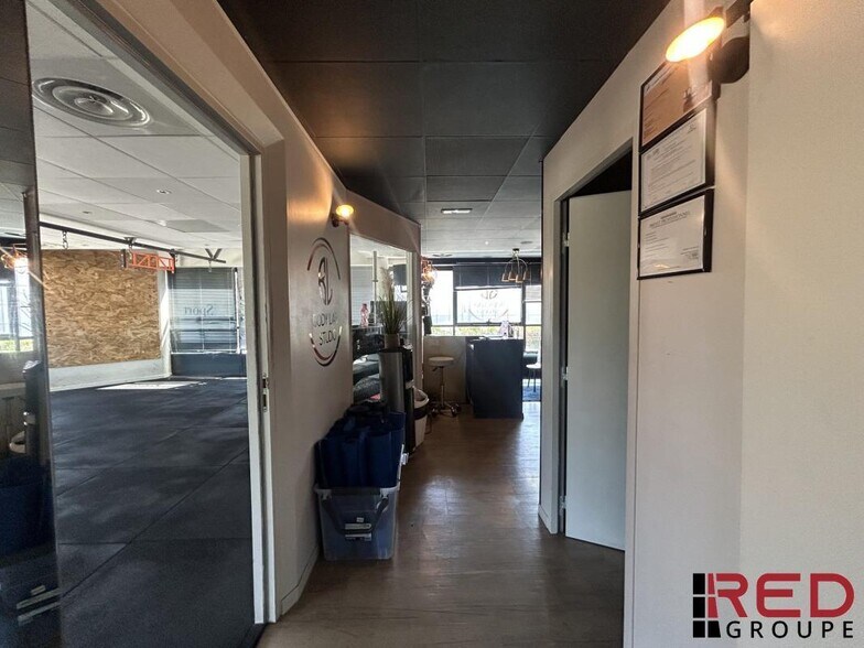 Office in Eguilles for lease - Interior Photo - Image 3 of 9