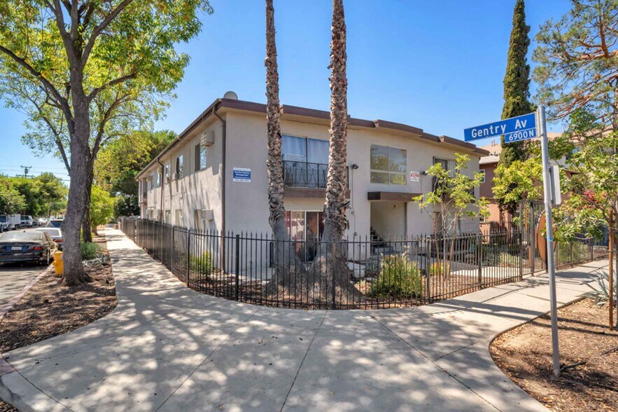 11936 Hart St, North Hollywood, CA à vendre - Photo du bâtiment - Image 3 de 13