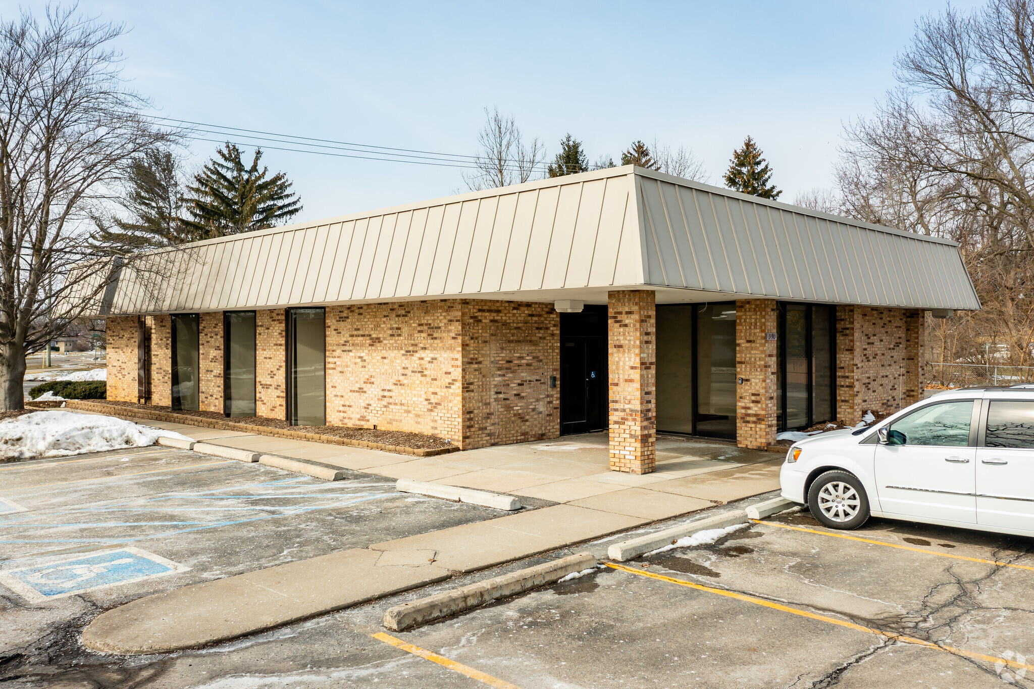 990 S Lapeer Rd, Oxford, MI for lease Building Photo- Image 1 of 9