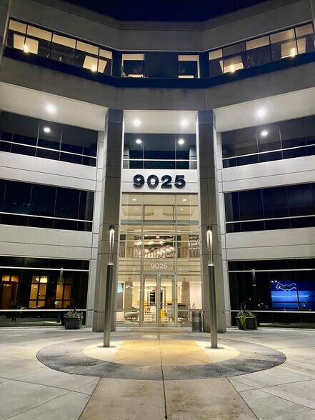 9025 N River Rd, Indianapolis, IN à louer - Photo du bâtiment - Image 1 de 10