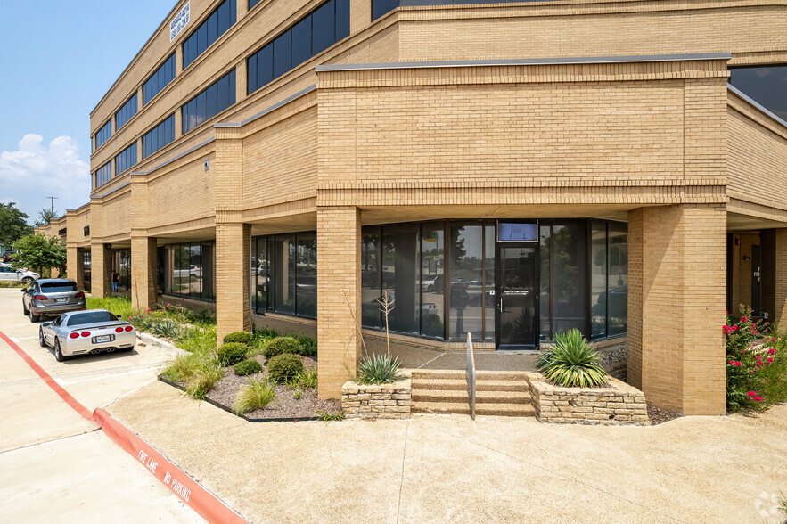 1760 S Stemmons Fwy, Lewisville, TX à louer - Photo du bâtiment - Image 3 de 16