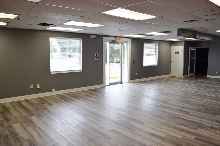 2400 Silver Star Rd, Orlando, FL à vendre - Photo du bâtiment - Image 3 de 13