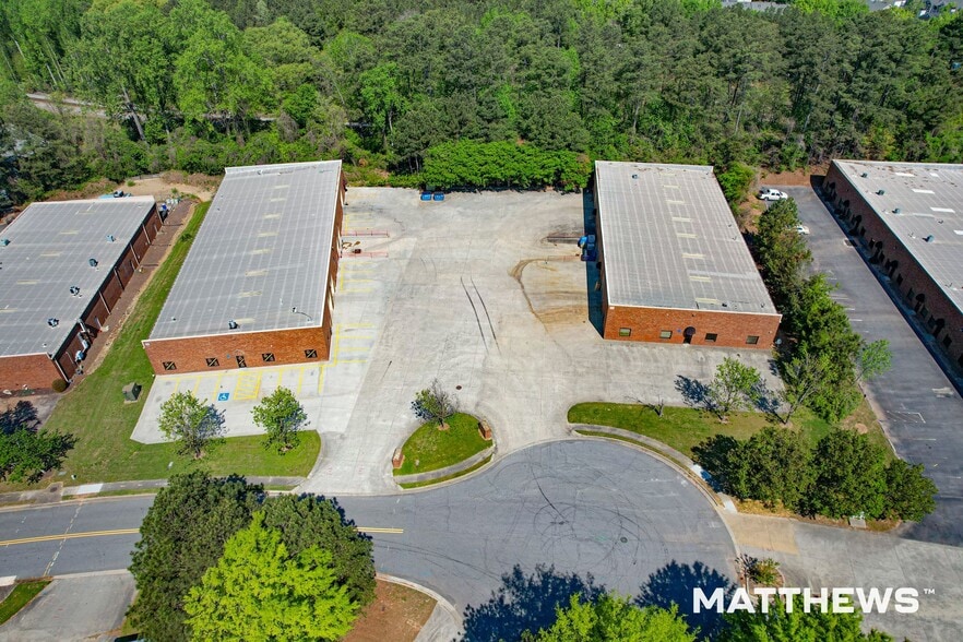 1029 Industrial Ct, Suwanee, GA à louer - Photo du bâtiment - Image 2 de 3