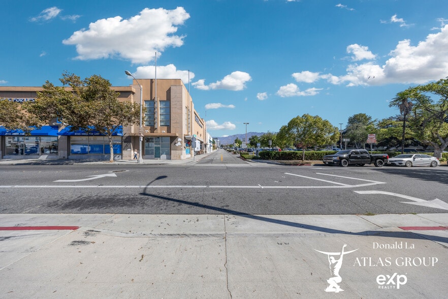 910 San Pasqual St, Pasadena, CA à vendre - Photo du bâtiment - Image 3 de 19