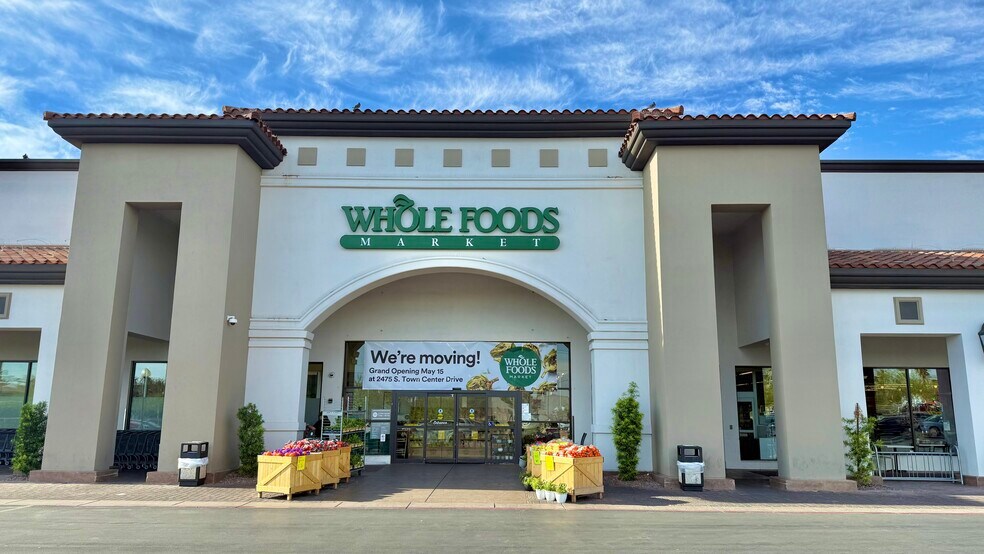 8825-8975 W Charleston Blvd, Las Vegas, NV à louer - Photo du bâtiment - Image 3 de 22