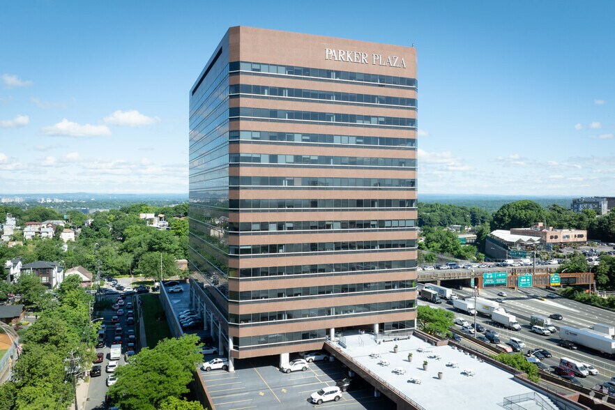400 Kelby St, Fort Lee, NJ à louer - Photo du bâtiment - Image 3 de 12