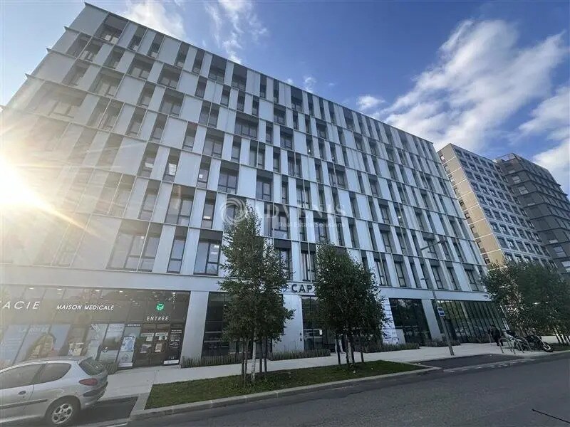 Office in Champs-sur-Marne for lease Building Photo- Image 1 of 13