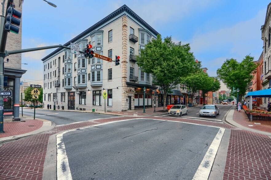 55-57 S Potomac St, Hagerstown, MD à vendre - Photo du bâtiment - Image 1 de 44