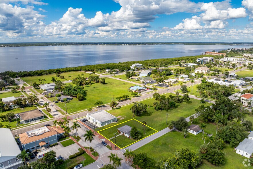 404 Hargreaves Ave, Punta Gorda, FL à vendre - Aérien - Image 3 de 17