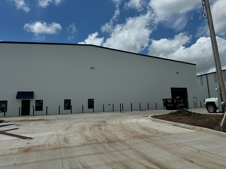 2341 S Council Rd, Oklahoma City, OK for lease - Building Photo - Image 3 of 11