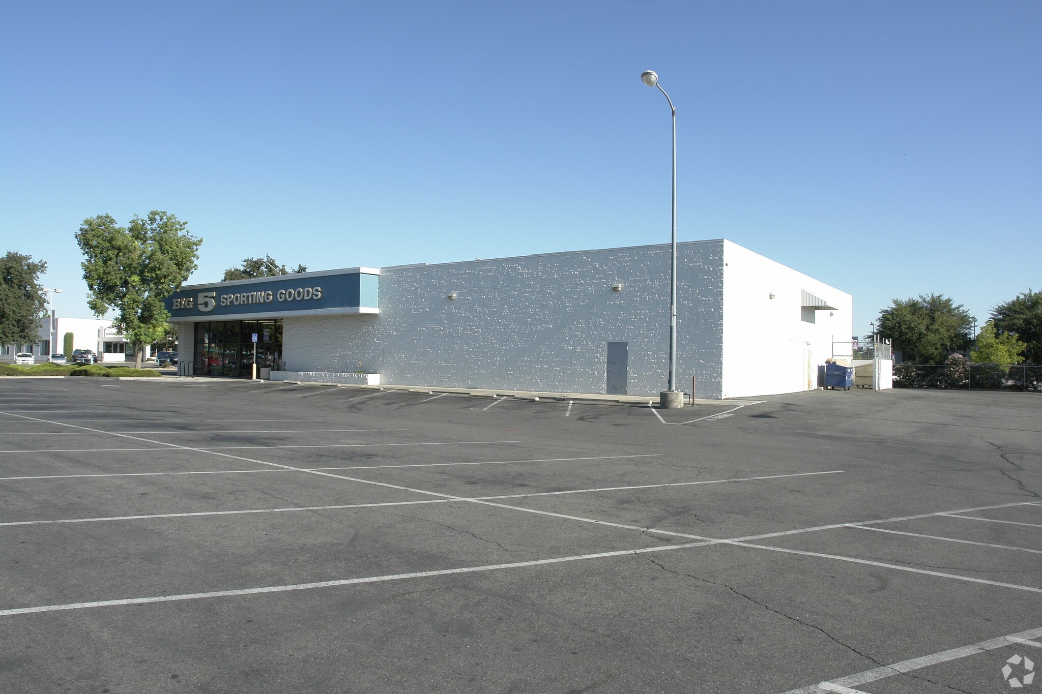 5488 N Blackstone Ave, Fresno, CA for sale Primary Photo- Image 1 of 4