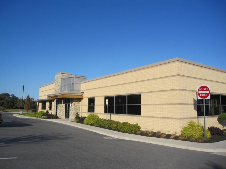 220 Champion Dr, Hagerstown, MD for lease - Building Photo - Image 3 of 5