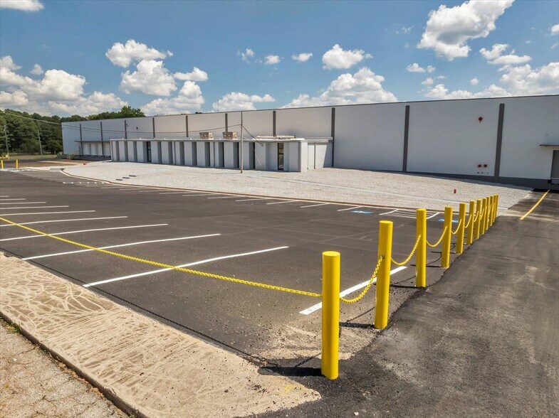 206 Mathews St, Barnesville, GA à louer - Photo du bâtiment - Image 2 de 23