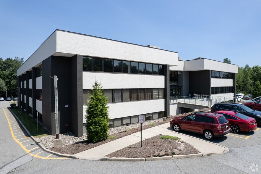 222 Route 59, Airmont, NY à louer - Photo du bâtiment - Image 3 de 59