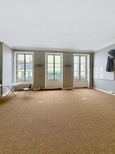 Rue Du Mail, Paris for lease Interior Photo- Image 2 of 5