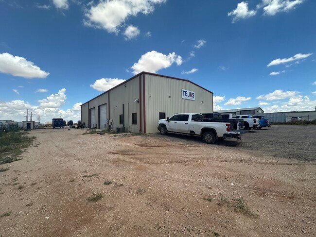 Plus de détails pour 2318 E County Road 123, Midland, TX - Industriel à louer