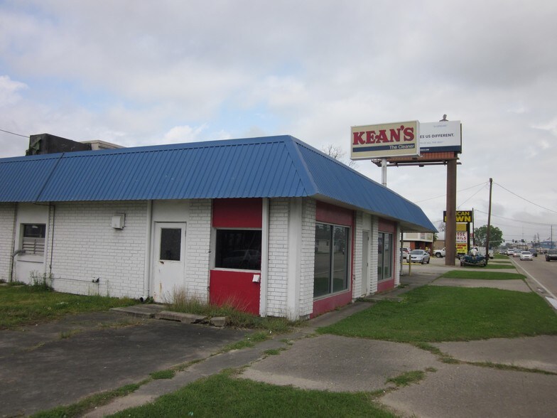 311 S Burnside Ave, Gonzales, LA à vendre - Photo du bâtiment - Image 2 de 21