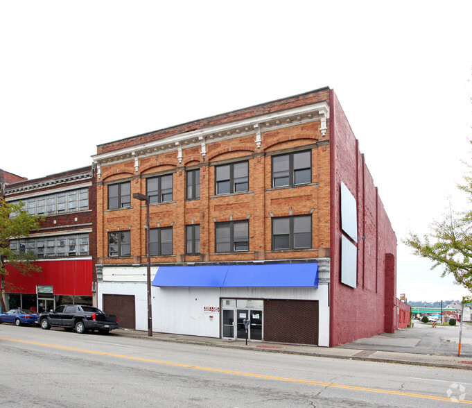 611 4th Ave, Huntington, WV à vendre - Photo principale - Image 1 de 1