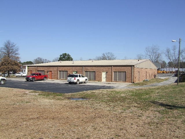 105 Industrial Way, Fayetteville, GA for lease Primary Photo- Image 1 of 2