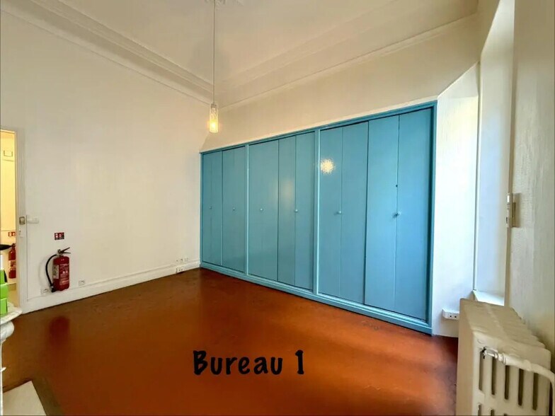 Office in Marseille for lease - Interior Photo - Image 3 of 7