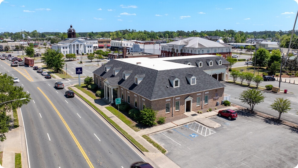105 W Parker St, Baxley, GA à vendre - Photo du bâtiment - Image 1 de 3