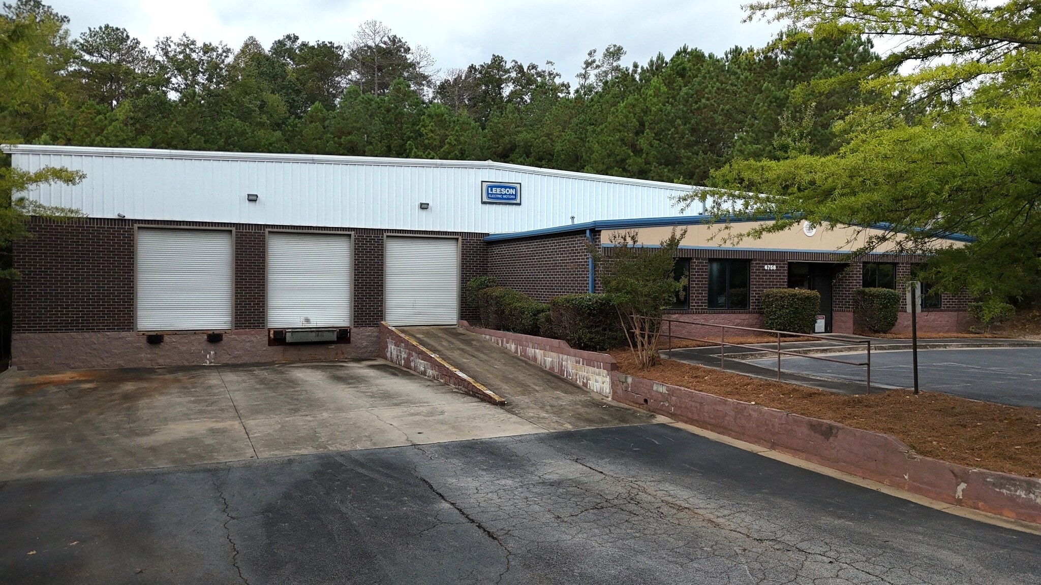 6758 Oak Ridge Commerce Way, Austell, GA for lease Primary Photo- Image 1 of 5