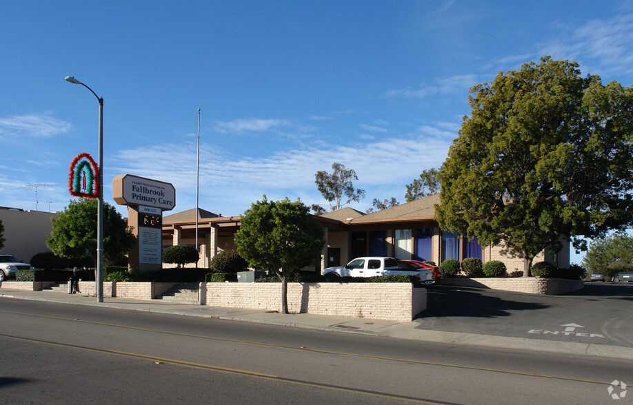 1035 S Main Ave, Fallbrook, CA à vendre - Photo du bâtiment - Image 1 de 1