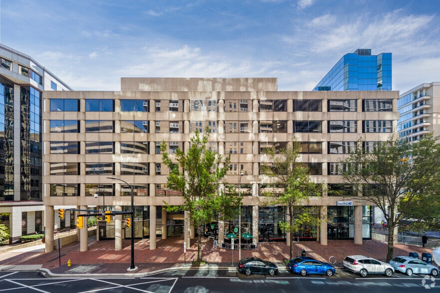 1550 Wilson Blvd, Arlington, VA for lease - Building Photo - Image 2 of 4