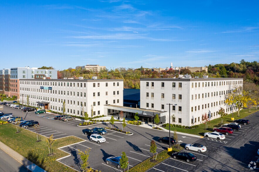 220 Forbes Rd, Braintree, MA à louer - Photo du bâtiment - Image 2 de 10