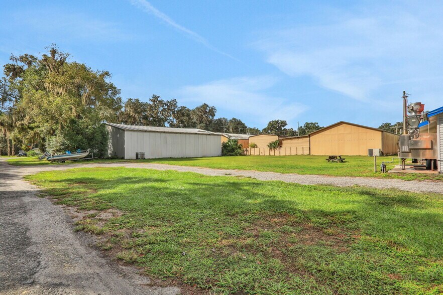 413 Elm St, Welaka, FL à vendre - Photo du bâtiment - Image 3 de 111