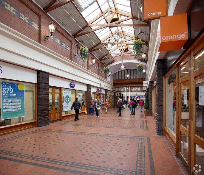 Mostyn St, Llandudno for lease - Interior Photo - Image 3 of 12