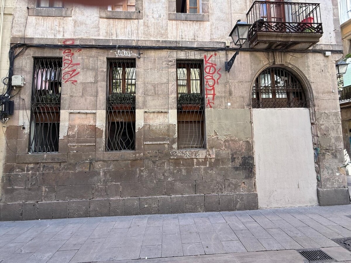 Barcelona, BAR 08002 - - - Interior Photo - Image 2 of 4