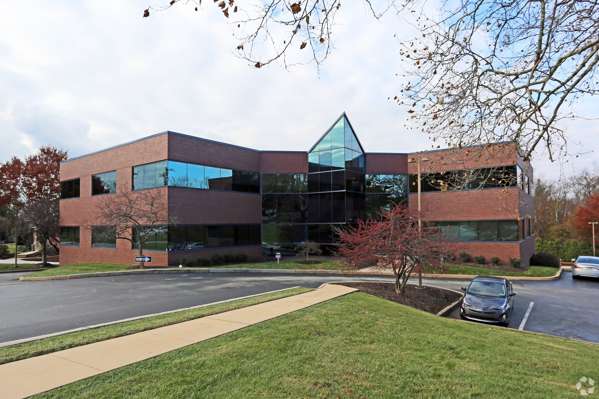 3409 West Chester Pike, Newtown Square, PA for lease Primary Photo- Image 1 of 5