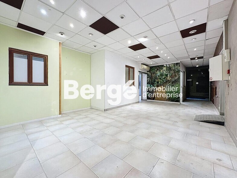 Retail in Vallauris for sale - Interior Photo - Image 1 of 10