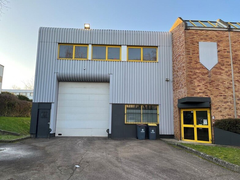 240 Rue Helene Boucher, Buc for lease - Building Photo - Image 1 of 10