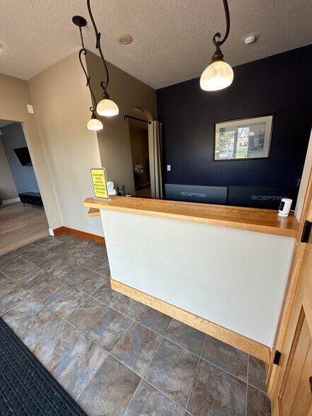11230-11238 86th Ave N, Maple Grove, MN à louer - Hall d’entrée - Image 2 de 18