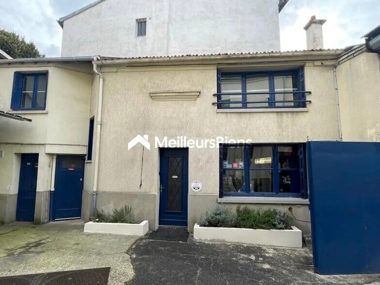 Flex in Montreuil for sale - Building Photo - Image 2 of 12