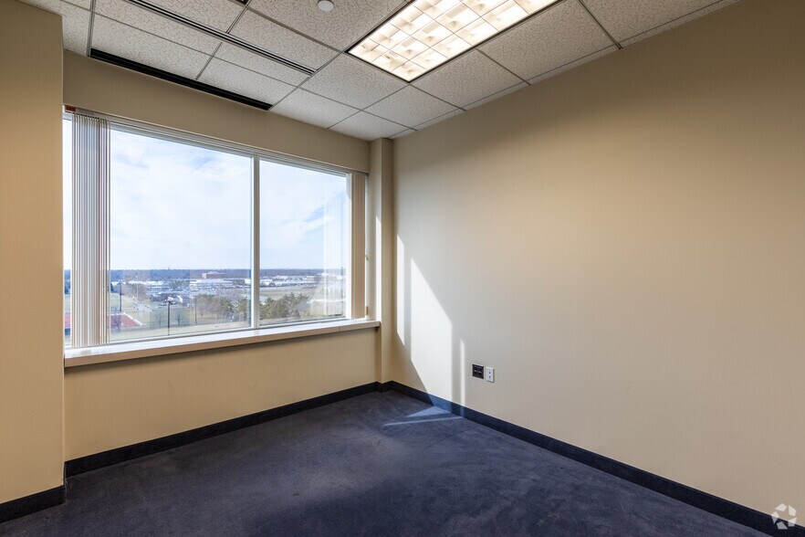 333 Earle Ovington Blvd, Uniondale, NY à louer - Photo intérieure - Image 3 de 26