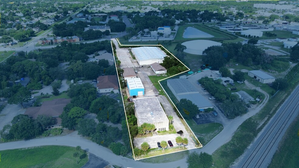 115 Edwards Dr, Rockledge, FL à vendre - Photo du bâtiment - Image 2 de 9