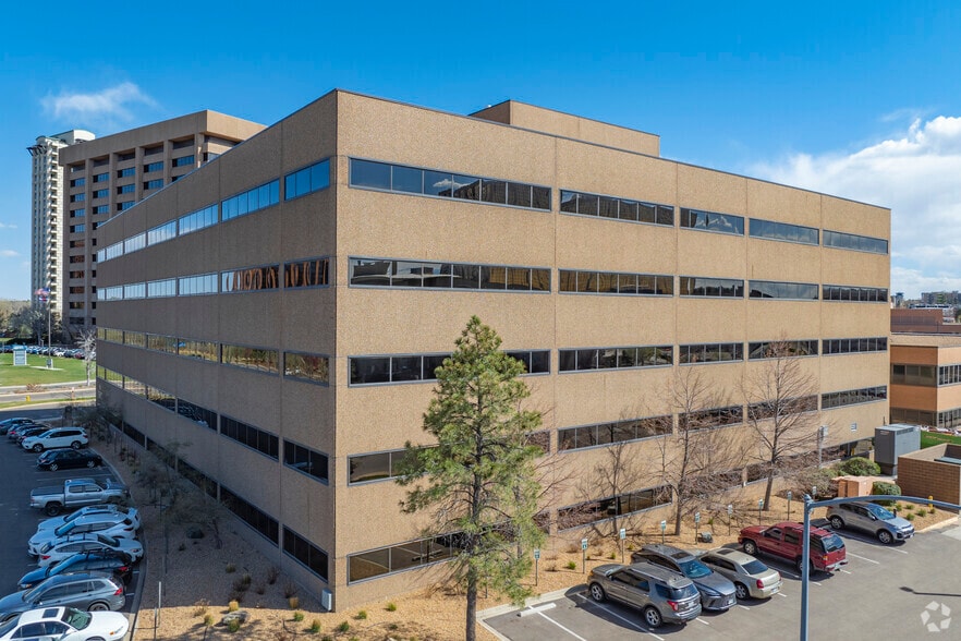 4300 Cherry Creek Dr S, Denver, CO à louer - Photo principale - Image 2 de 11